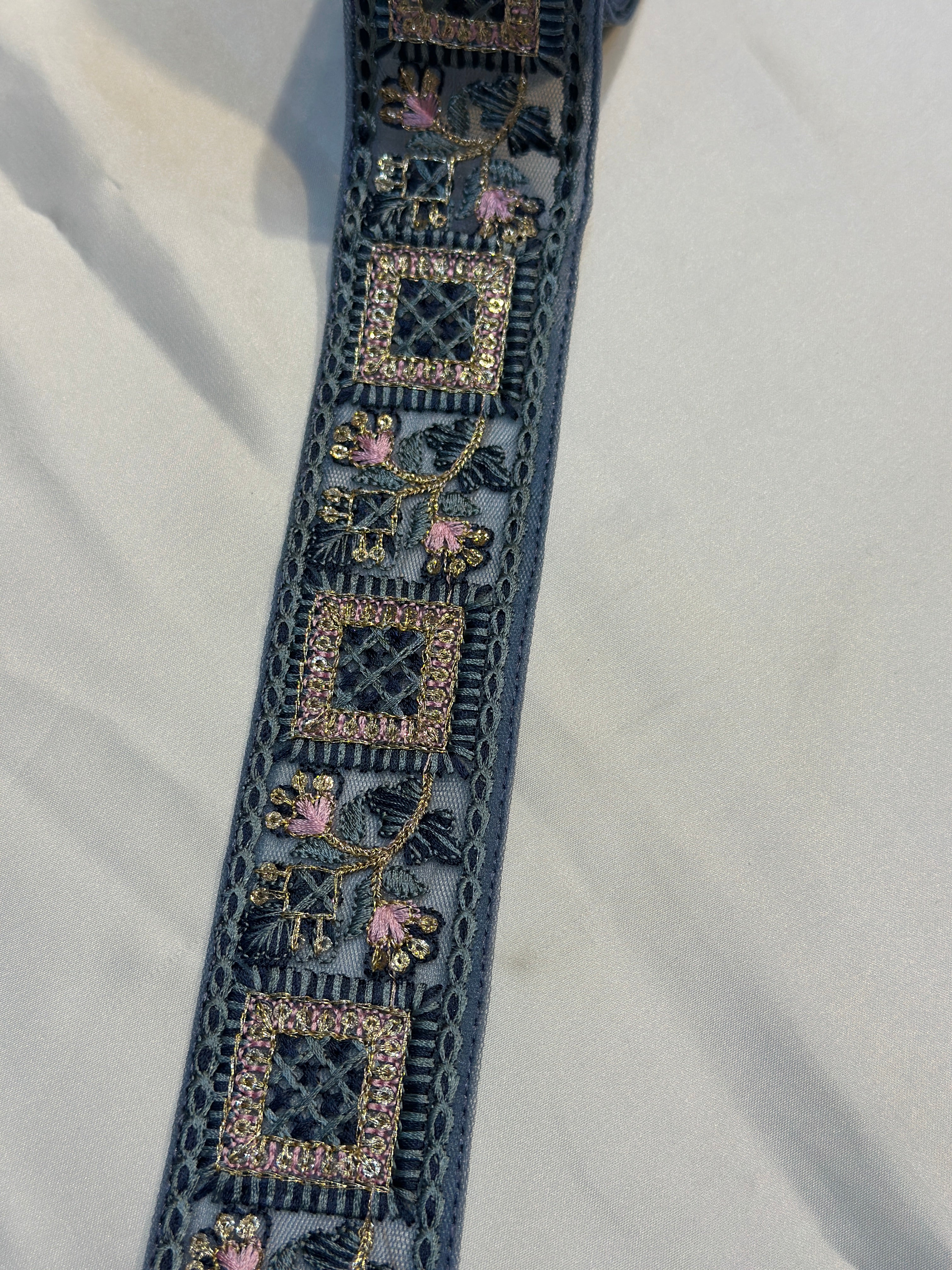 Indian Fancy Border Lace - ( L025 )