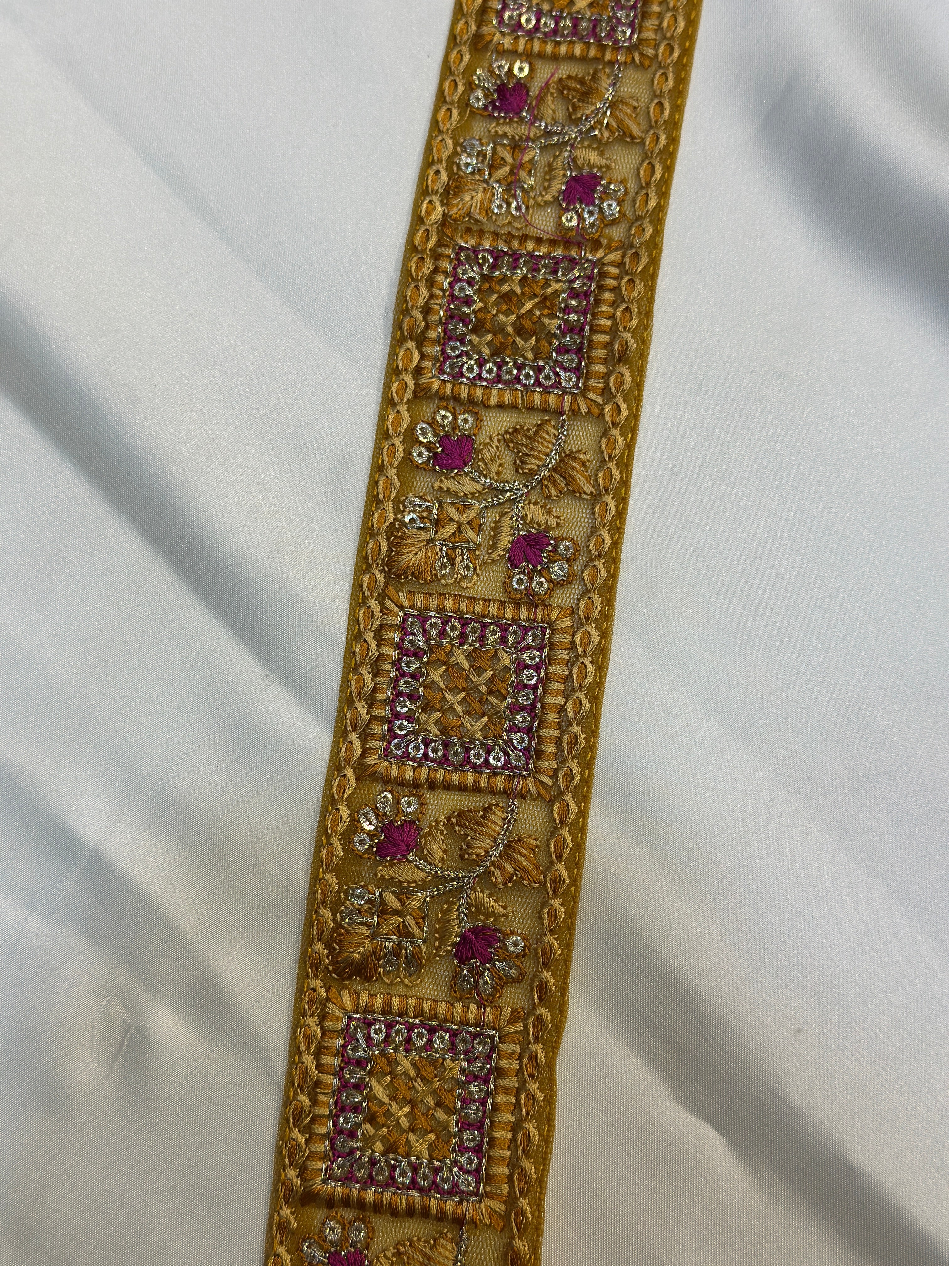 Indian Fancy Border Lace - ( L025 )