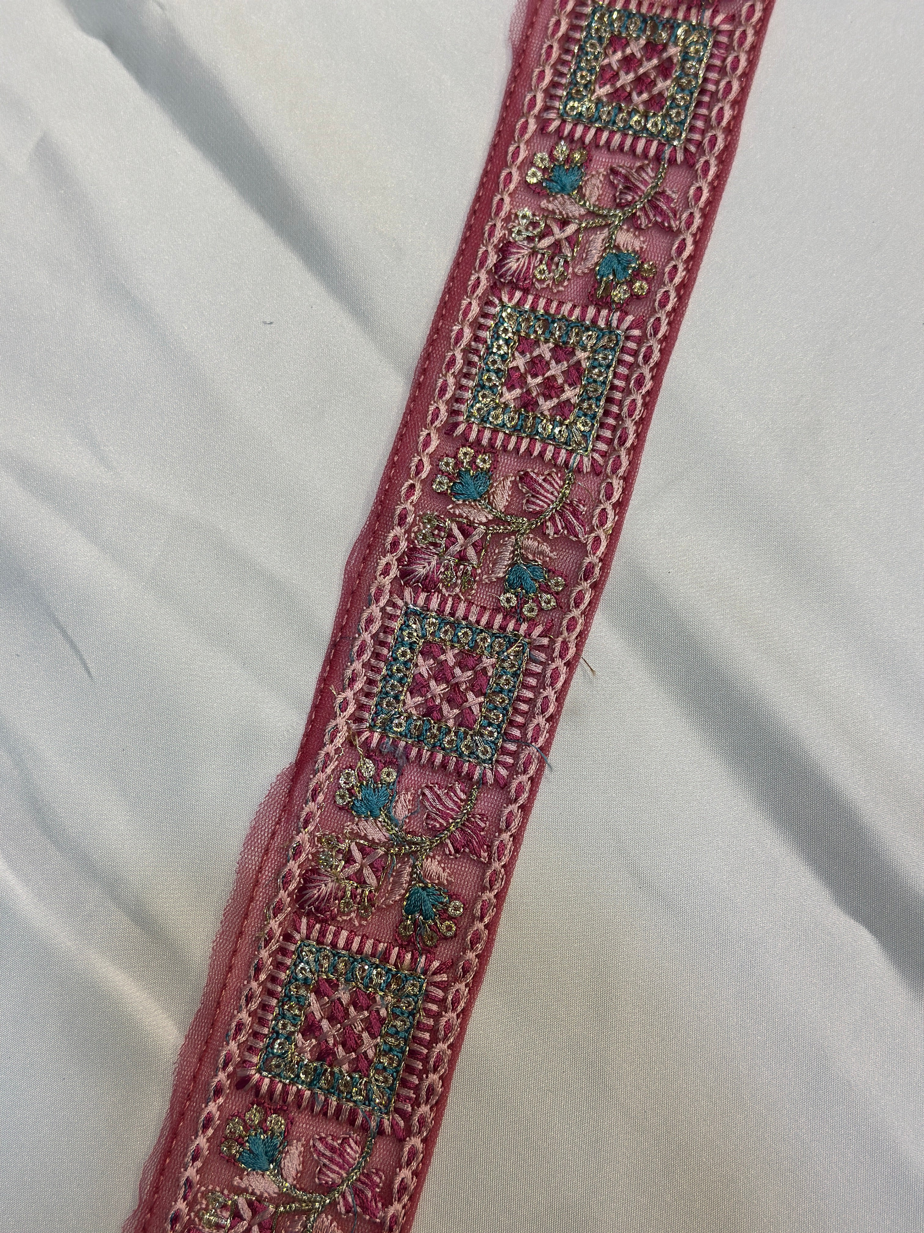 Indian Fancy Border Lace - ( L025 )