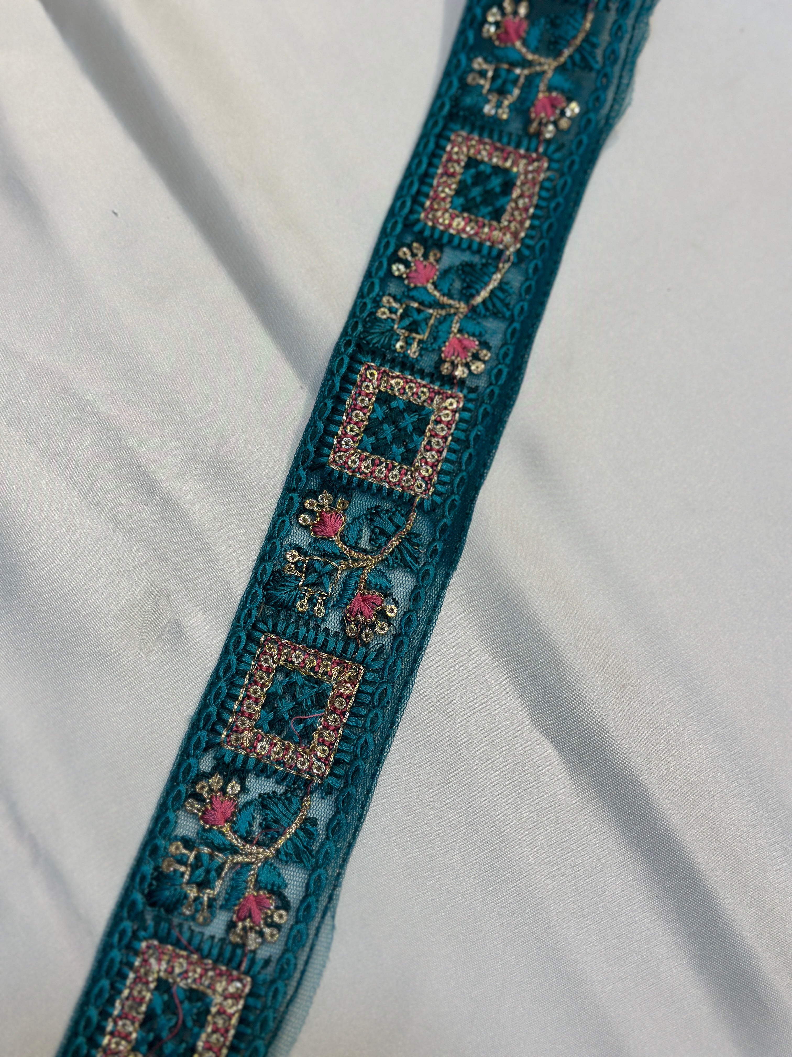Indian Fancy Border Lace - ( L025 )