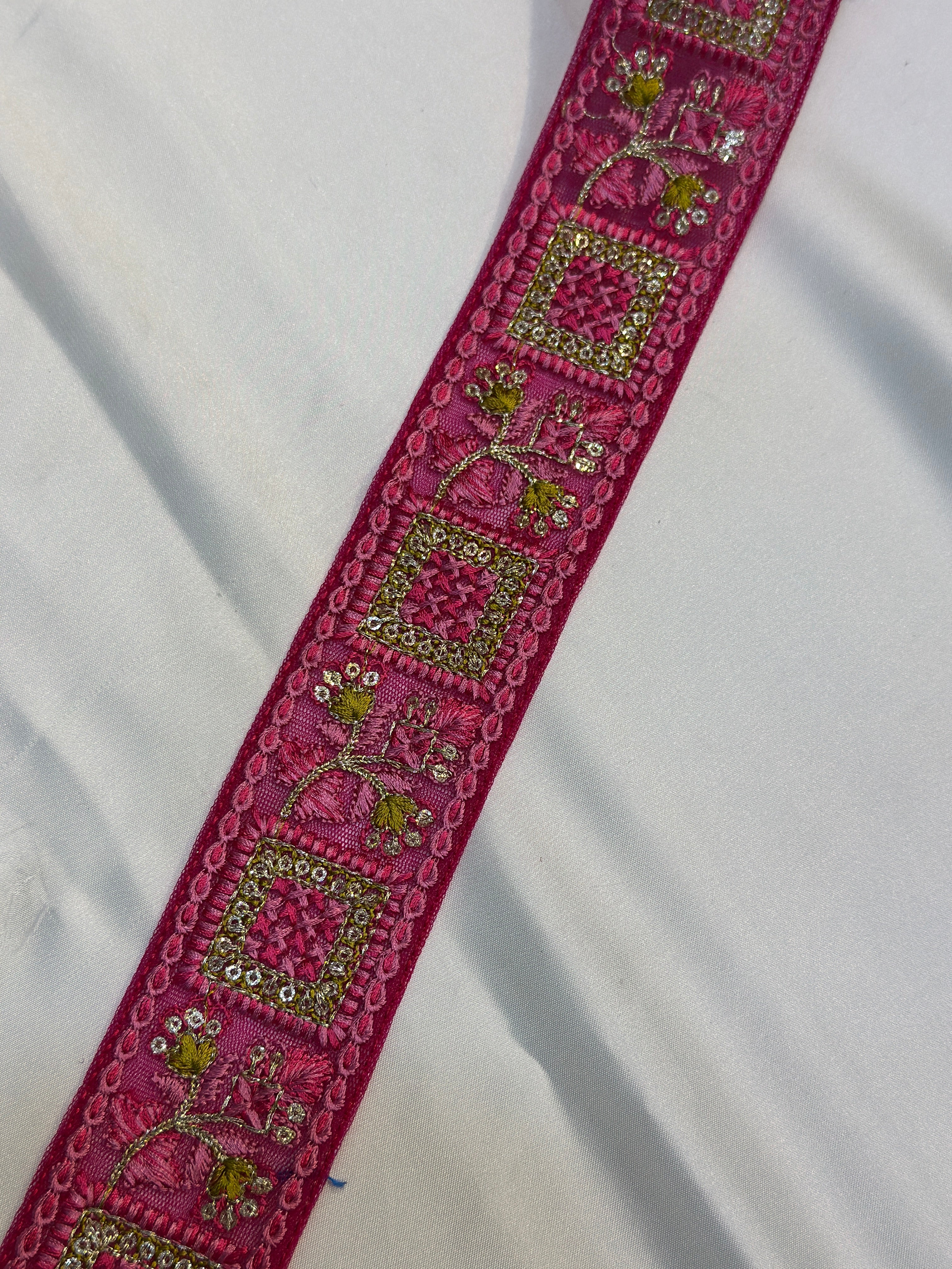 Indian Fancy Border Lace - ( L025 )