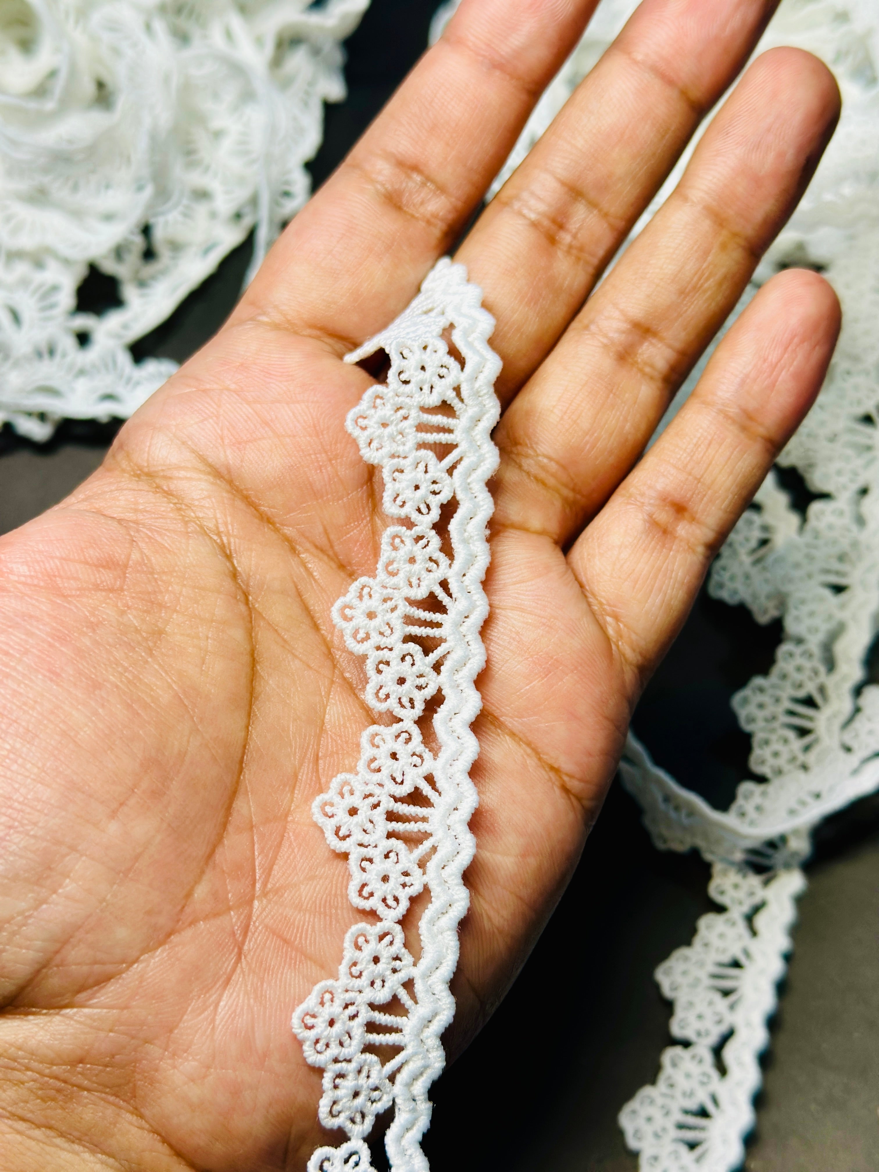 Milky Lace / Dupatta Size- ( L014 )