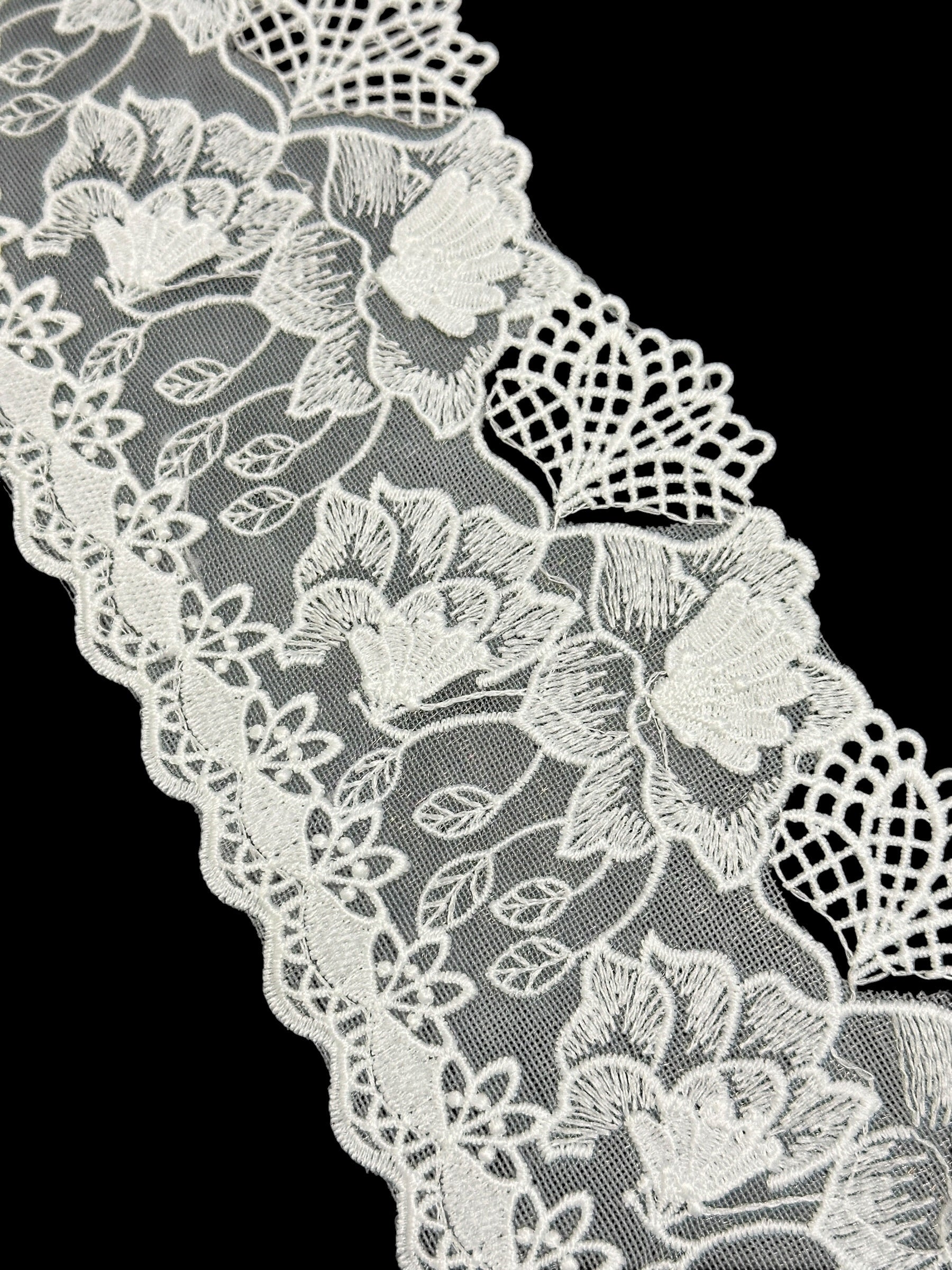 🌿Designer Milky Net Border Lace – Elegant Floral Pattern ( L366 )