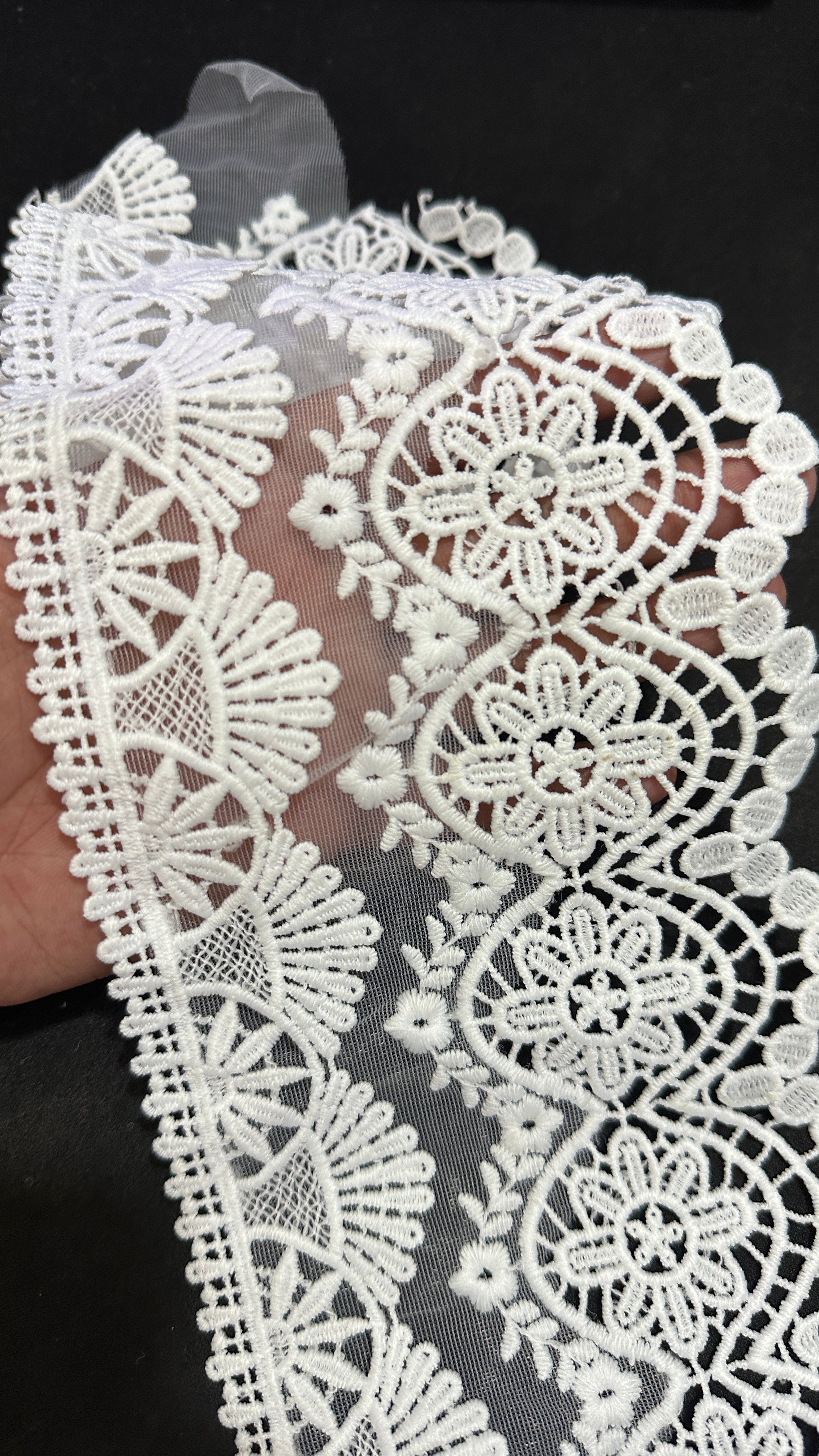 🌿Designer Milky Net Border Lace – Elegant Floral Pattern ( L546 )