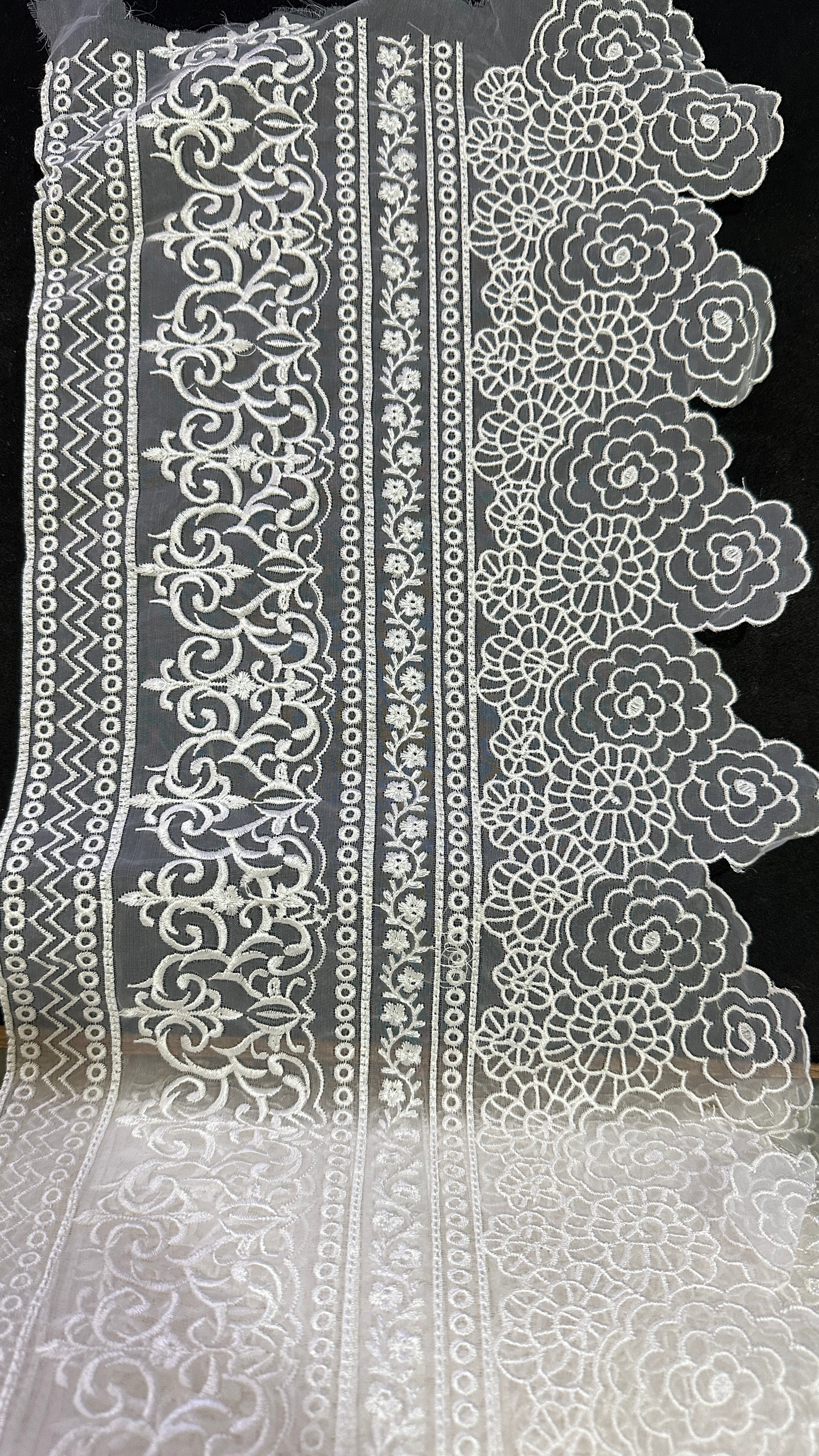 🌿Designer Milky Net Border Lace – Elegant Floral Pattern ( L551 )
